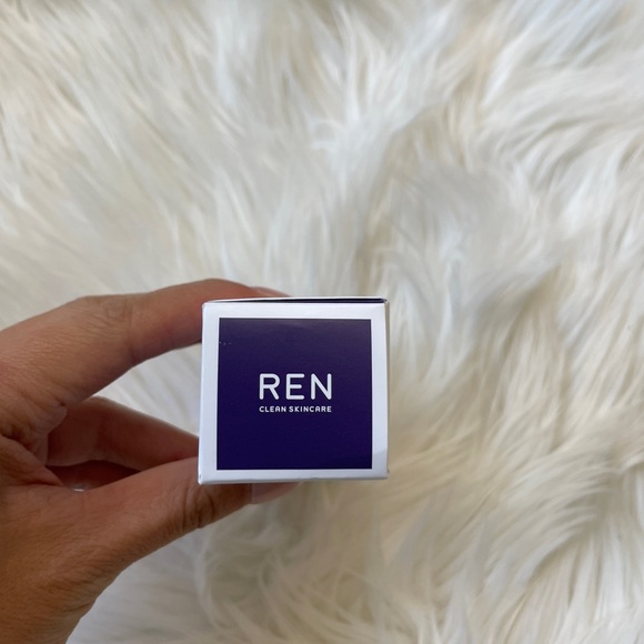 REN Clean Skincare
Bio Retinoid™ Youth Serum - Picture 6 of 10